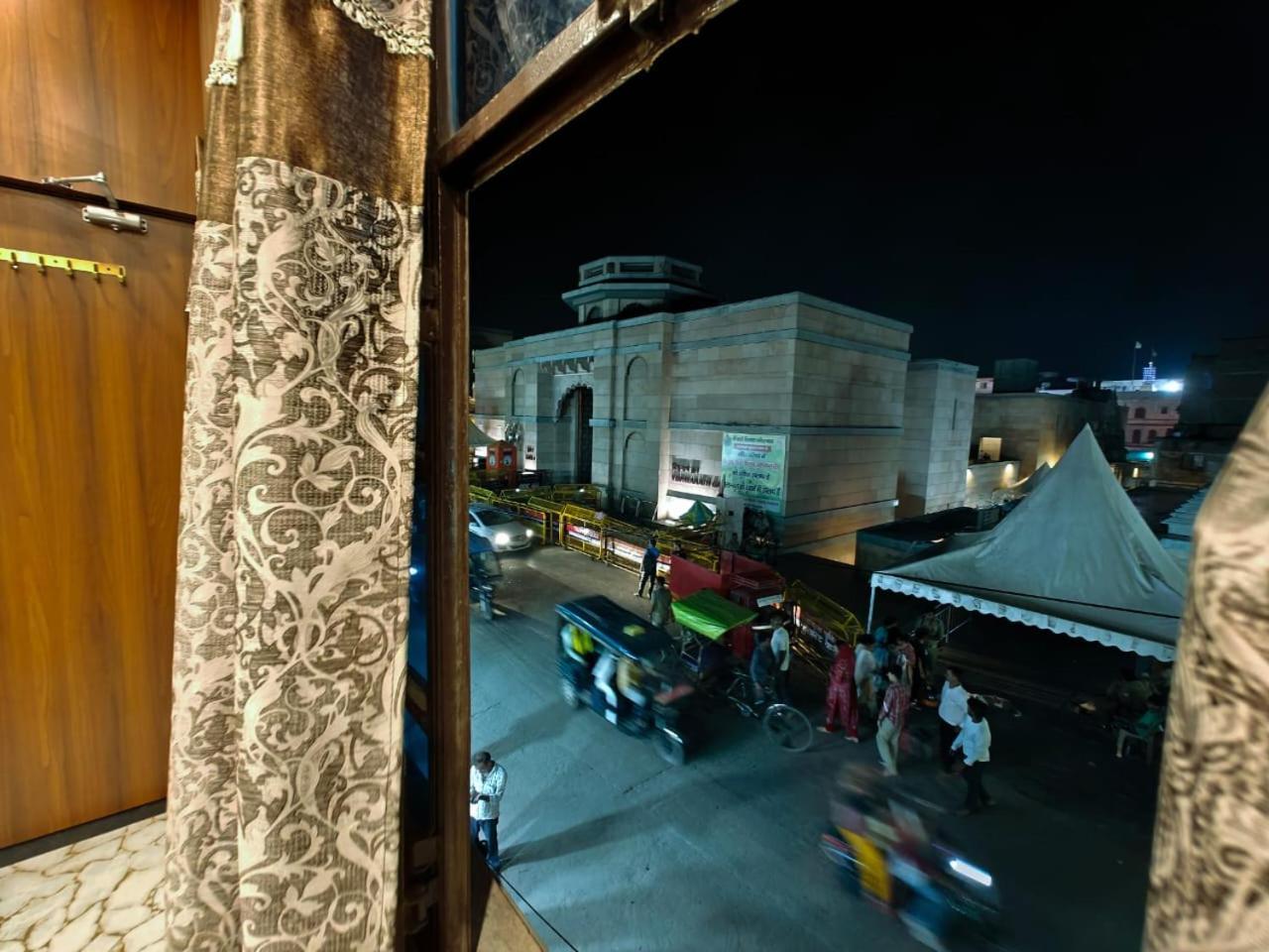Shri Kailash Pati Guest House- Opposite Kashi Vishwanath Temple Varanasi Exterior photo